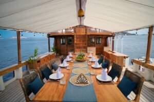 Vinca Voyages Phinisi